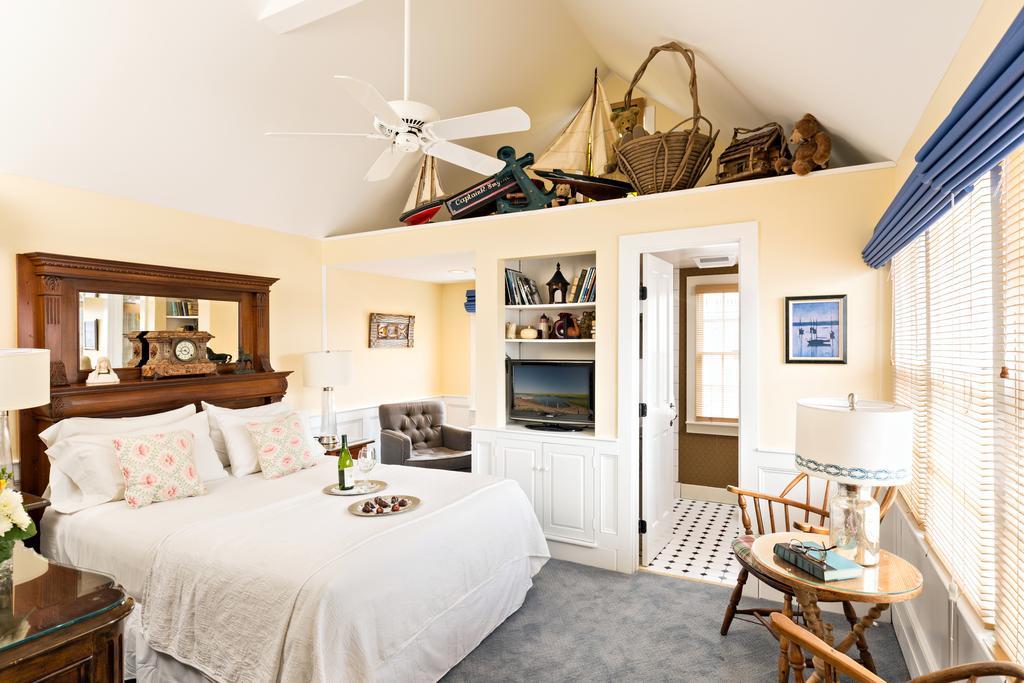 Brass Key Guesthouse Adults Only Provincetown Extérieur photo