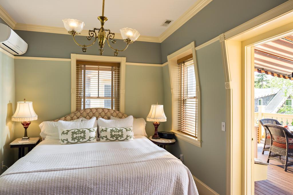 Brass Key Guesthouse Adults Only Provincetown Extérieur photo