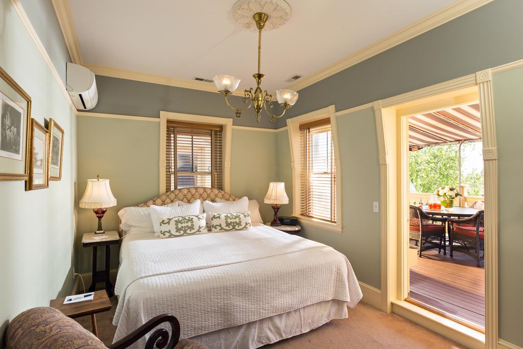 Brass Key Guesthouse Adults Only Provincetown Extérieur photo