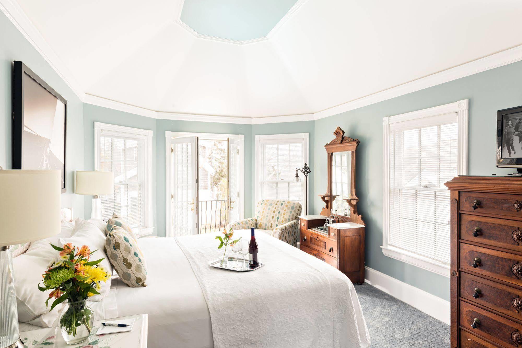 Brass Key Guesthouse Adults Only Provincetown Extérieur photo